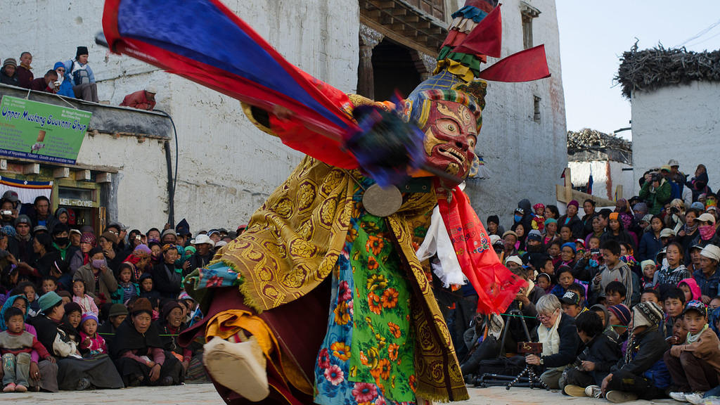 LoManthang_CL12-2555