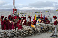 LoManthang_CL12-2951